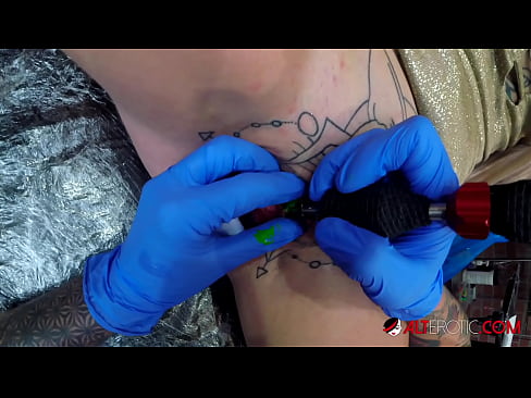 ❤️ Sully Savage, hottie estremamente tatuata, hà fattu un tatuatu nantu à u clitoris ️❌ Pornu di qualità à co.myinvest.top